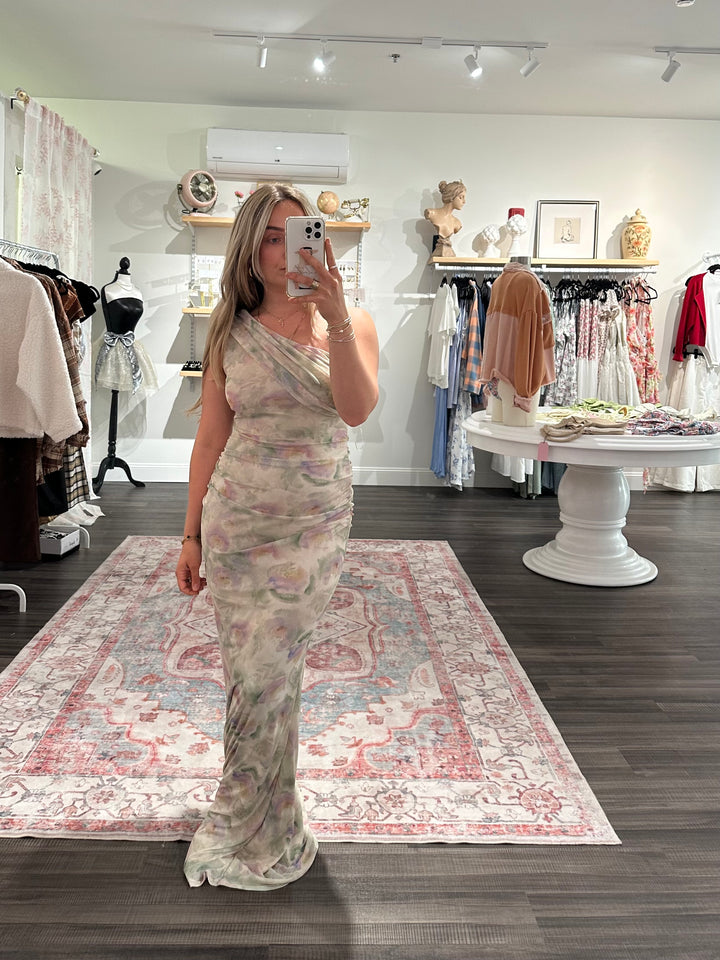 Chic and Sophisticated Maxi Dress